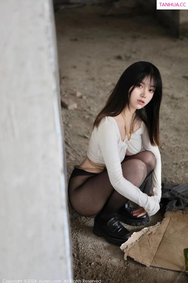 豆瓣酱  [XiuRen]高清写真图 2024.04.23 No.8439 豆瓣酱 美腿黑丝第29张图片
